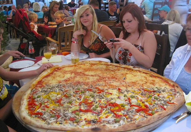 72911-pizza-big-pizza.jpg